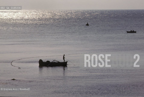 ( TUNISIA ) PORTO DI MAHDIA : BARCHE DA PESCA  - © 1996 Graziano Arici/Rosebud2 / GEO