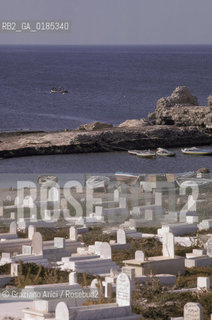 ( TUNISIA ) PORTO DI MAHDIA : IL CIMITERO MARINO  - © 1996 Graziano Arici/Rosebud2 / GEO