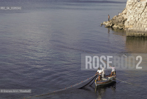 ( TUNISIA ) PORTO DI MAHDIA : BARCHE DA PESCA  - © 1996 Graziano Arici/Rosebud2 / GEO