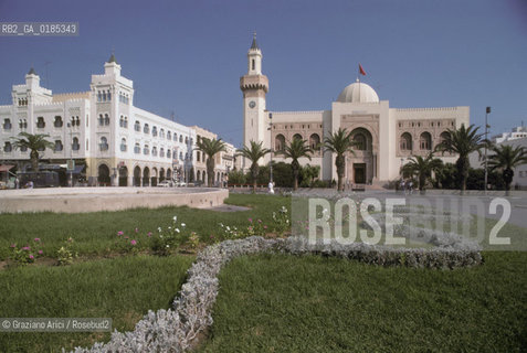 ( TUNISIA ) SFAX : AVENUE DE LA REPUBLIQUE  - © 1996 Graziano Arici/Rosebud2 / GEO