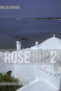 ( TUNISIA ) HAMMAMET  :LA SPIAGGIA E LA MOSCHEA - © 1996 Graziano Arici/Rosebud2 / GEO