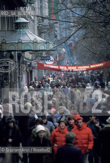 ( REPUBBLICA CECA ) PRAGA : PIAZZA VENCESLAO  ( VACLAVSKE NAMESTI ) - © 1986 Graziano Arici/Rosebud2 / GEO