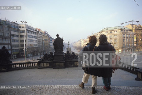 ( REPUBBLICA CECA ) PRAGA : PIAZZA VENCESLAO  ( VACLAVSKE NAMESTI ) - © 1986 Graziano Arici/Rosebud2 / GEO