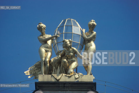 ( REPUBBLICA CECA ) PRAGA : PIAZZA VENCESLAO  ( VACLAVSKE NAMESTI ) - GRAND HOTEL EUROPA - © 1986 Graziano Arici/Rosebud2 / GEO   / ARCHITETTURA LIBERTY