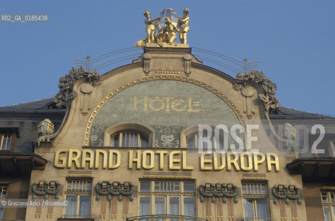 ( REPUBBLICA CECA ) PRAGA : PIAZZA VENCESLAO  ( VACLAVSKE NAMESTI ) - GRAND HOTEL EUROPA - © 1986 Graziano Arici/Rosebud2 / GEO   / ARCHITETTURA LIBERTY