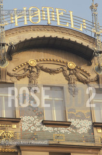 ( REPUBBLICA CECA ) PRAGA : PIAZZA VENCESLAO  ( VACLAVSKE NAMESTI ) - GRAND HOTEL EUROPA - © 1986 Graziano Arici/Rosebud2 / GEO   / ARCHITETTURA LIBERTY