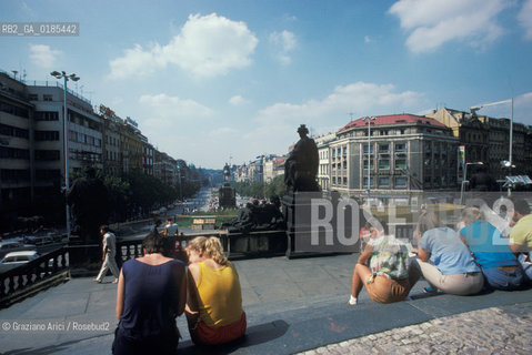 ( REPUBBLICA CECA ) PRAGA : PIAZZA VENCESLAO  ( VACLAVSKE NAMESTI ) - © 1986 Graziano Arici/Rosebud2 / GEO