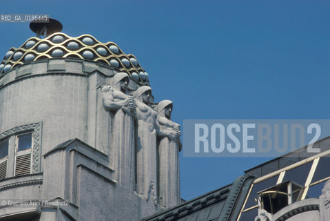 ( REPUBBLICA CECA ) PRAGA : PALAZZO IN PIAZZA VENCESLAO  ( VACLAVSKE NAMESTI ) - © 1986 Graziano Arici/Rosebud2 / GEO  / ARCHITETTURA SECESSIONE