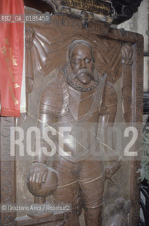 ( REPUBBLICA CECA ) PRAGA : CHIESA DI TYN  ( TYNSKY CHRAM ) - © 1986 Graziano Arici/Rosebud2 / GEO  / LASTRA TOMBALE DELLASTRONOMO E ALCHIMISTA TYCHO DE BRAHE