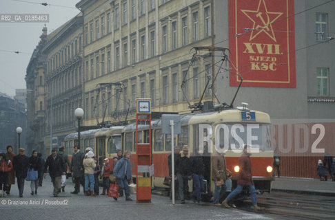 ( REPUBBLICA CECA ) PRAGA : QUARTIERE DI STARE MESTO - TRAM - © 1986 Graziano Arici/Rosebud2 / GEO