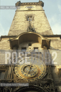 ( REPUBBLICA CECA ) PRAGA : QUARTIERE DI STARE MESTO -  STAROMESTSKE NEMESTI ( PIAZZA DELLA CITTA VECCHIA ) OROLOGIO ASTRONOMICO  - © 1986 Graziano Arici/Rosebud2 / GEO