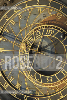 ( REPUBBLICA CECA ) PRAGA : QUARTIERE DI STARE MESTO -  STAROMESTSKE NEMESTI ( PIAZZA DELLA CITTA VECCHIA ) OROLOGIO ASTRONOMICO  - © 1986 Graziano Arici/Rosebud2 / GEO