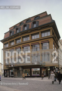 ( REPUBBLICA CECA ) PRAGA : QUARTIERE DI STARE MESTO -  VIA CELETNA - CASA CUBISTA  U CERNE MATKY BOZI  DI JOSF GOCAR  - © 1986 Graziano Arici/Rosebud2 / GEO  / ARCHITETTURA MODERNA CONTEMPORANEA