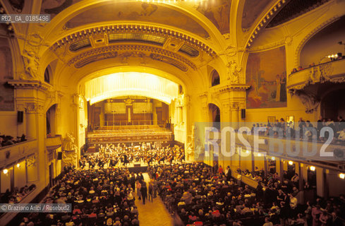 ( REPUBBLICA CECA ) PRAGA : TEATRO SALA SMETANA - © 1986 Graziano Arici/Rosebud2 / GEO