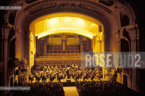 ( REPUBBLICA CECA ) PRAGA : TEATRO SALA SMETANA - © 1986 Graziano Arici/Rosebud2 / GEO