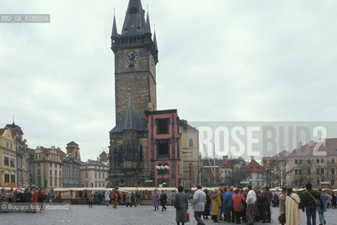 ( REPUBBLICA CECA ) PRAGA : QUARTIERE DI STARE MESTO -  STAROMESTSKE NEMESTI ( PIAZZA DELLA CITTA VECCHIA )  - © 1986 Graziano Arici/Rosebud2 / GEO