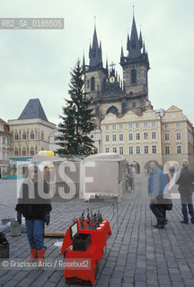 ( REPUBBLICA CECA ) PRAGA : QUARTIERE DI STARE MESTO -  STAROMESTSKE NEMESTI ( PIAZZA DELLA CITTA VECCHIA ) - © 1986 Graziano Arici/Rosebud2 / GEO