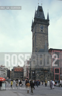 ( REPUBBLICA CECA ) PRAGA : QUARTIERE DI STARE MESTO -  STAROMESTSKE NEMESTI ( PIAZZA DELLA CITTA VECCHIA )  - © 1986 Graziano Arici/Rosebud2 / GEO