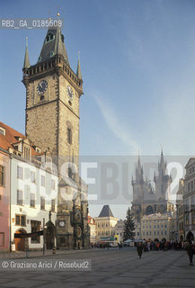 ( REPUBBLICA CECA ) PRAGA : QUARTIERE DI STARE MESTO -  STAROMESTSKE NEMESTI ( PIAZZA DELLA CITTA VECCHIA ) MONUMENTO A JAN HUS - © 1986 Graziano Arici/Rosebud2 / GEO