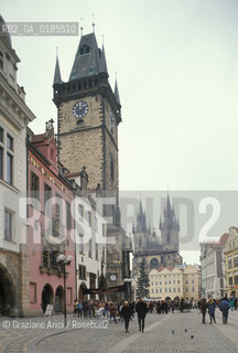 ( REPUBBLICA CECA ) PRAGA : QUARTIERE DI STARE MESTO -  STAROMESTSKE NEMESTI ( PIAZZA DELLA CITTA VECCHIA )  - © 1986 Graziano Arici/Rosebud2 / GEO