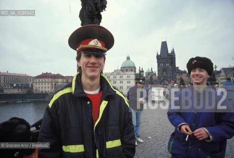 ( REPUBBLICA CECA ) PRAGA : IL PONTE CARLO ( KARLUV MOST ) - © 1986 Graziano Arici/Rosebud2 / GEO