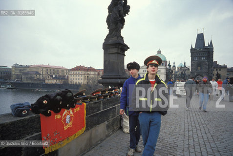 ( REPUBBLICA CECA ) PRAGA :  IL PONTE CARLO ( KARLUV MOST ) - © 1986 Graziano Arici/Rosebud2 / GEO