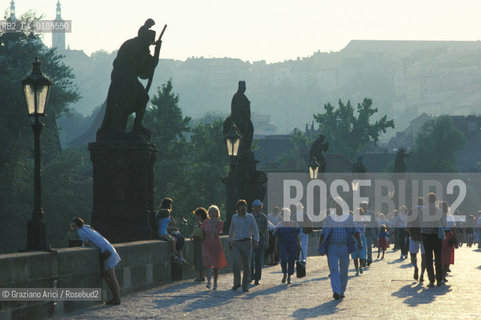 ( REPUBBLICA CECA ) PRAGA :  IL PONTE CARLO ( KARLUV MOST ) - © 1986 Graziano Arici/Rosebud2 / GEO