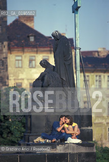 ( REPUBBLICA CECA ) PRAGA : E IL PONTE CARLO ( KARLUV MOST ) - © 1986 Graziano Arici/Rosebud2 / GEO