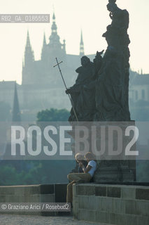 ( REPUBBLICA CECA ) PRAGA :  IL PONTE CARLO ( KARLUV MOST ) - © 1986 Graziano Arici/Rosebud2 / GEO