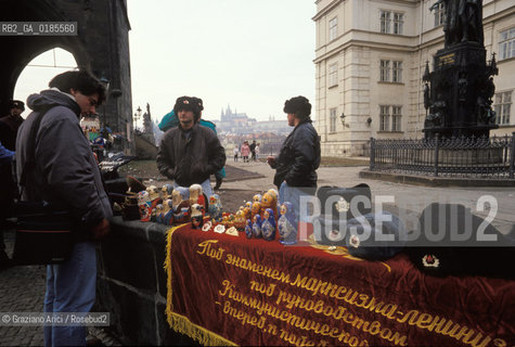 ( REPUBBLICA CECA ) PRAGA : IL PONTE CARLO ( KARLUV MOST ) - © 1986 Graziano Arici/Rosebud2 / GEO
