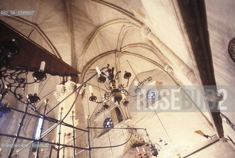 ( REPUBBLICA CECA ) PRAGA : JOSEFOV ( GHETTO EBRAICO )  - STARONOVA SKOLA ( SINAGOGA VECCHIO-NUOVA ) - © 1986 Graziano Arici/Rosebud2 / GEO / EBREI