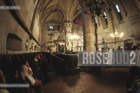 ( REPUBBLICA CECA ) PRAGA : JOSEFOV ( GHETTO EBRAICO )  - STARONOVA SKOLA ( SINAGOGA VECCHIO-NUOVA ) - © 1986 Graziano Arici/Rosebud2 / GEO / EBREI