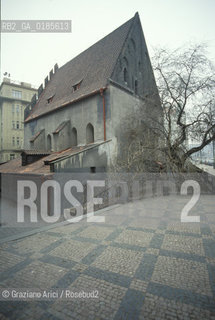 ( REPUBBLICA CECA ) PRAGA : JOSEFOV ( GHETTO EBRAICO )  - STARONOVA SKOLA ( SINAGOGA VECCHIO-NUOVA ) - © 1986 Graziano Arici/Rosebud2 / GEO / EBREI