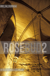 ( REPUBBLICA CECA ) PRAGA : JOSEFOV ( GHETTO EBRAICO )  - STARONOVA SKOLA ( SINAGOGA VECCHIO-NUOVA ) - © 1986 Graziano Arici/Rosebud2 / GEO / EBREI