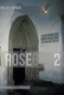 ( REPUBBLICA CECA ) PRAGA : JOSEFOV ( GHETTO EBRAICO )  - STARONOVA SKOLA ( SINAGOGA VECCHIO-NUOVA ) - © 1986 Graziano Arici/Rosebud2 / GEO / EBREI
