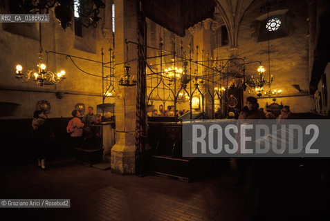 ( REPUBBLICA CECA ) PRAGA : JOSEFOV ( GHETTO EBRAICO )  - STARONOVA SKOLA ( SINAGOGA VECCHIO-NUOVA ) - © 1986 Graziano Arici/Rosebud2 / GEO / EBREI