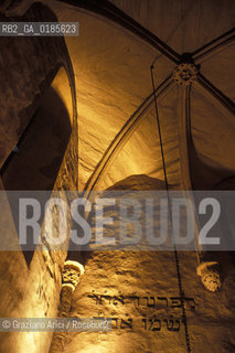 ( REPUBBLICA CECA ) PRAGA : JOSEFOV ( GHETTO EBRAICO )  - STARONOVA SKOLA ( SINAGOGA VECCHIO-NUOVA ) - © 1986 Graziano Arici/Rosebud2 / GEO / EBREI