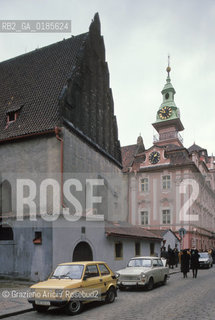 ( REPUBBLICA CECA ) PRAGA : JOSEFOV ( GHETTO EBRAICO )  - STARONOVA SKOLA ( SINAGOGA VECCHIO-NUOVA ) E IL MUNICIPIO EBRAICO  - © 1986 Graziano Arici/Rosebud2 / GEO / EBREI