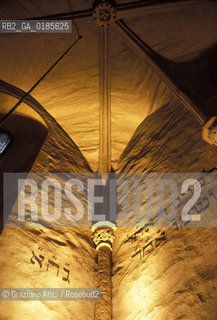 ( REPUBBLICA CECA ) PRAGA : JOSEFOV ( GHETTO EBRAICO )  - STARONOVA SKOLA ( SINAGOGA VECCHIO-NUOVA ) - © 1986 Graziano Arici/Rosebud2 / GEO / EBREI