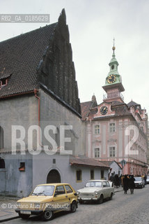 ( REPUBBLICA CECA ) PRAGA : JOSEFOV ( GHETTO EBRAICO )  - STARONOVA SKOLA ( SINAGOGA VECCHIO-NUOVA ) E IL MUNICIPIO EBRAICO - © 1986 Graziano Arici/Rosebud2 / GEO / EBREI
