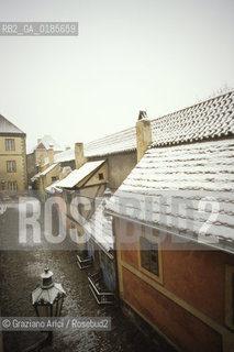 ( REPUBBLICA CECA ) PRAGA : IL CASTELLO ( HRADCANY) IL VICOLO DORO ( ZLATA ULICA )  - © 1986 Graziano Arici/Rosebud2 / GEO