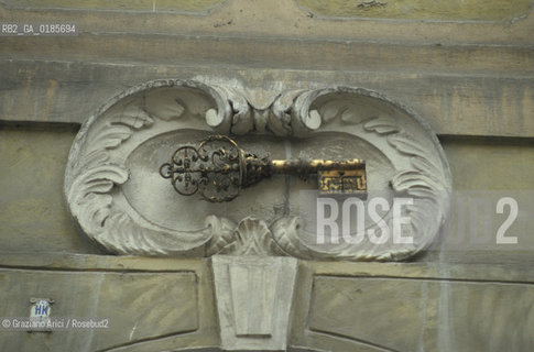 ( REPUBBLICA CECA ) PRAGA :  ( QUARTIERE DI MALA STRANA ) VIA NERUDOVA - STEMMA  - © 1986 Graziano Arici/Rosebud2 / GEO CHIAVE