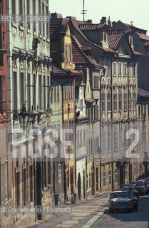 ( REPUBBLICA CECA ) PRAGA :  ( QUARTIERE DI MALA STRANA ) VIA NERUDOVA   - © 1986 Graziano Arici/Rosebud2 / GEO