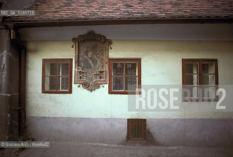 ( REPUBBLICA CECA ) - BOEMIA -  CESKY KRUMLOV :UNA STRADINA  - © 1986 Graziano Arici/Rosebud2 / GEO