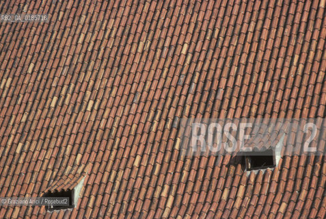 ( REPUBBLICA CECA ) - BOEMIA -  CESKY KRUMLOV :  TETTO  - © 1986 Graziano Arici/Rosebud2 / GEO