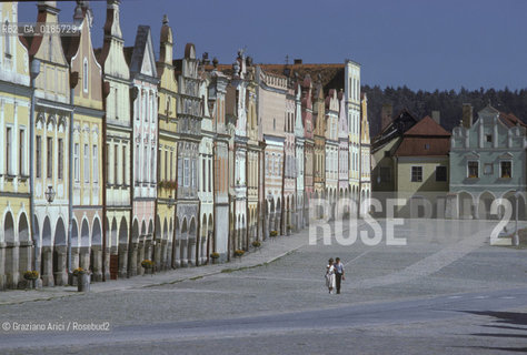 ( REPUBBLICA CECA ) -  MORAVIA  -  TELC : NAMESTI MIRU  (LA PIAZZA )  - © 1986 Graziano Arici/Rosebud2 / GEO