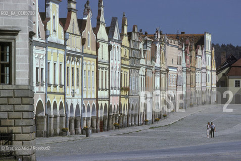 ( REPUBBLICA CECA ) -  MORAVIA  -  TELC : NAMESTI MIRU  (LA PIAZZA )  - © 1986 Graziano Arici/Rosebud2 / GEO