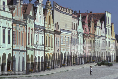 ( REPUBBLICA CECA ) -  MORAVIA  -  TELC : NAMESTI MIRU  (LA PIAZZA )  - © 1986 Graziano Arici/Rosebud2 / GEO