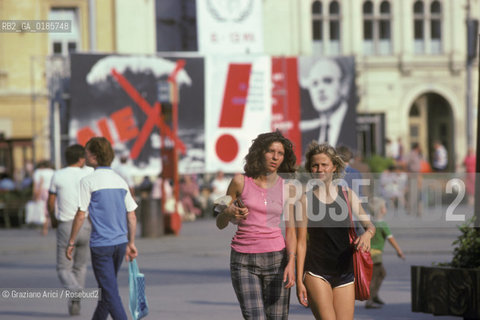 ( REPUBBLICA CECA ) -  MORAVIA  -  BRNO  : UNA STRADA - © 1986 Graziano Arici/Rosebud2 / GEO