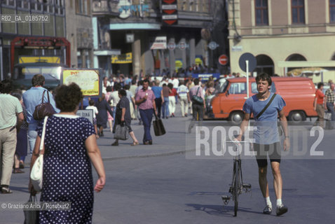 ( REPUBBLICA CECA ) -  MORAVIA  -  BRNO  : UNA STRADA - © 1986 Graziano Arici/Rosebud2 / GEO
